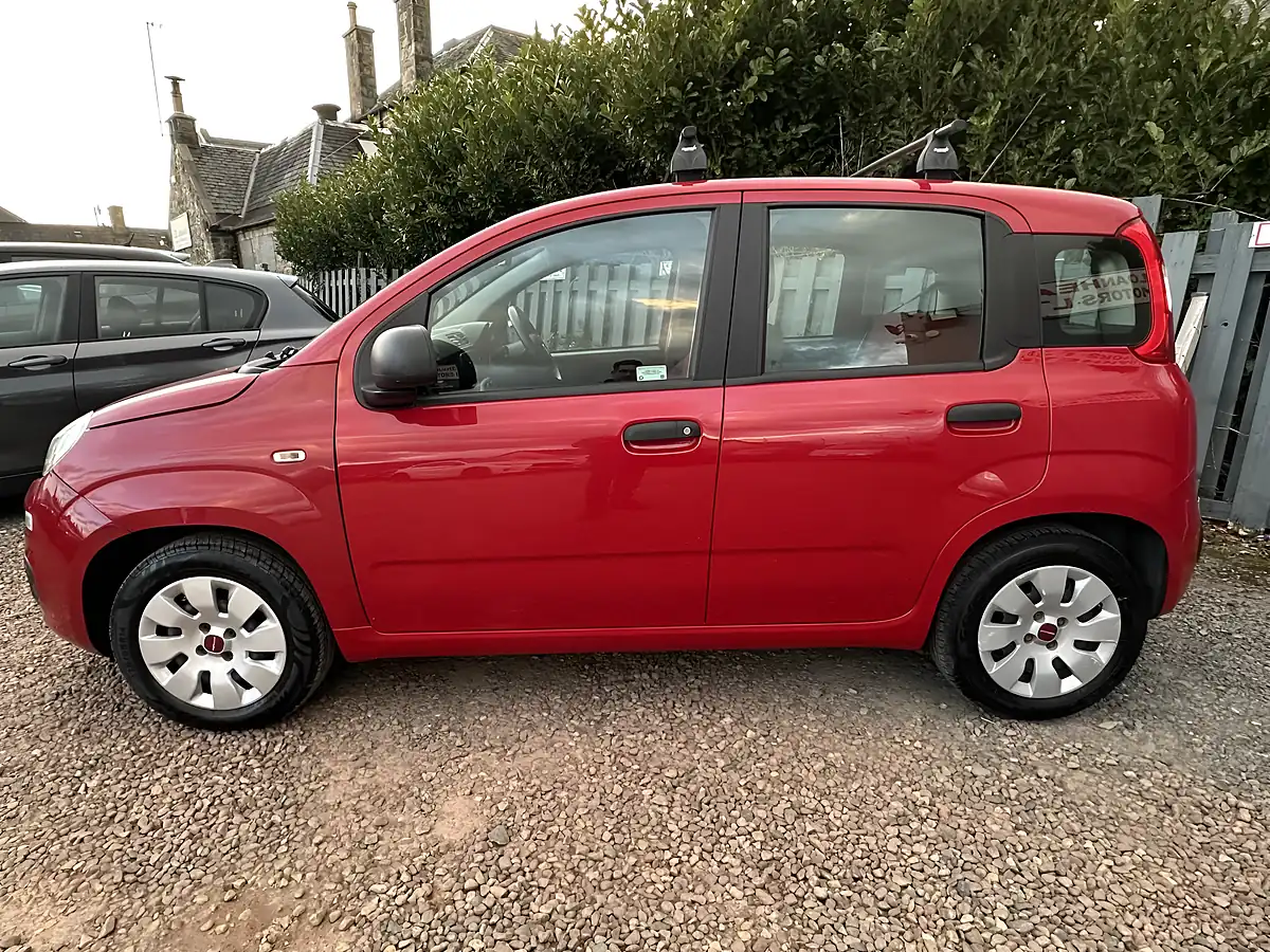Used 2016 Fiat Panda Pop Red - Interior and Exterior details 7