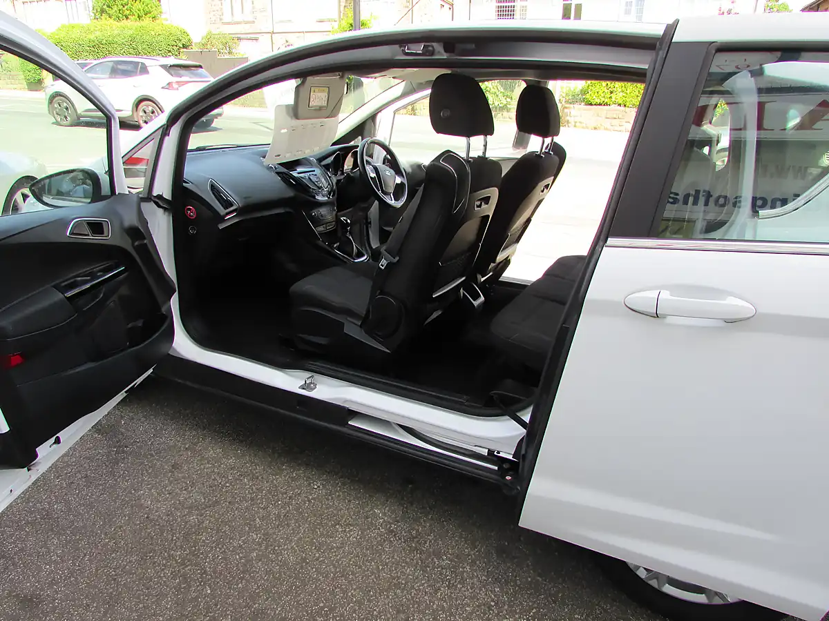 Used 2016 Ford B-Max Zetec White - Interior and Exterior details 19