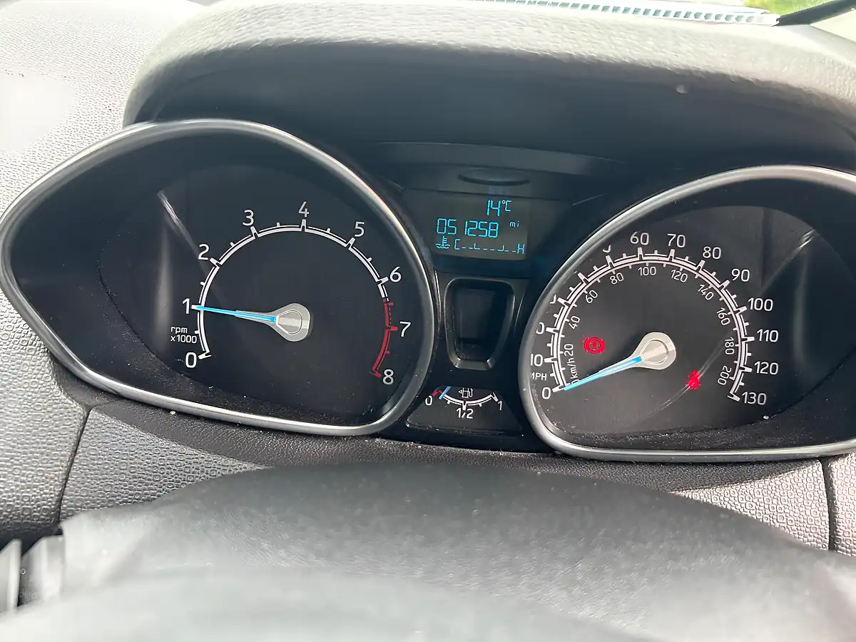 Used 2016 Ford Ecosport Zetec Red - Interior and Exterior details 11