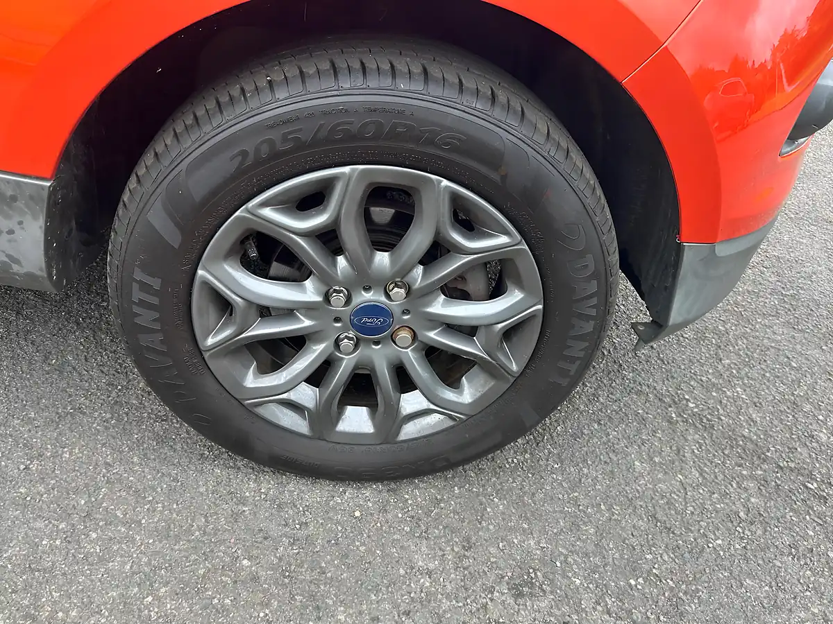 Used 2016 Ford Ecosport Zetec Red - Interior and Exterior details 5