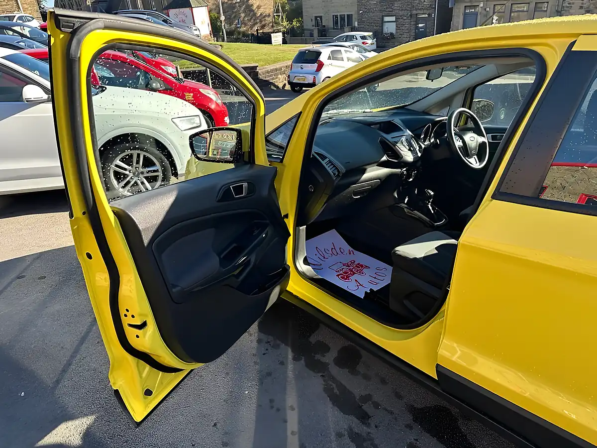 Used 2016 Ford Ecosport Zetec Yellow - Interior and Exterior details 12