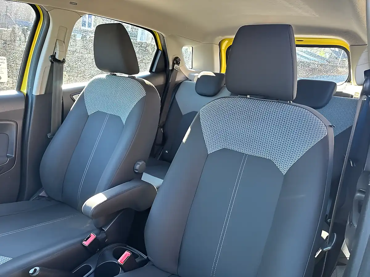 Used 2016 Ford Ecosport Zetec Yellow - Interior and Exterior details 15
