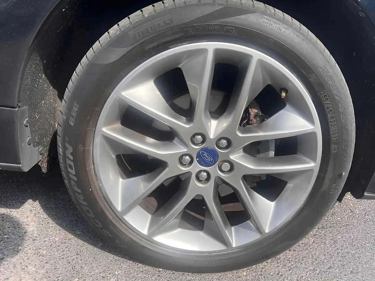 Used 2016 Ford Edge Sport Black - Interior and Exterior details 15
