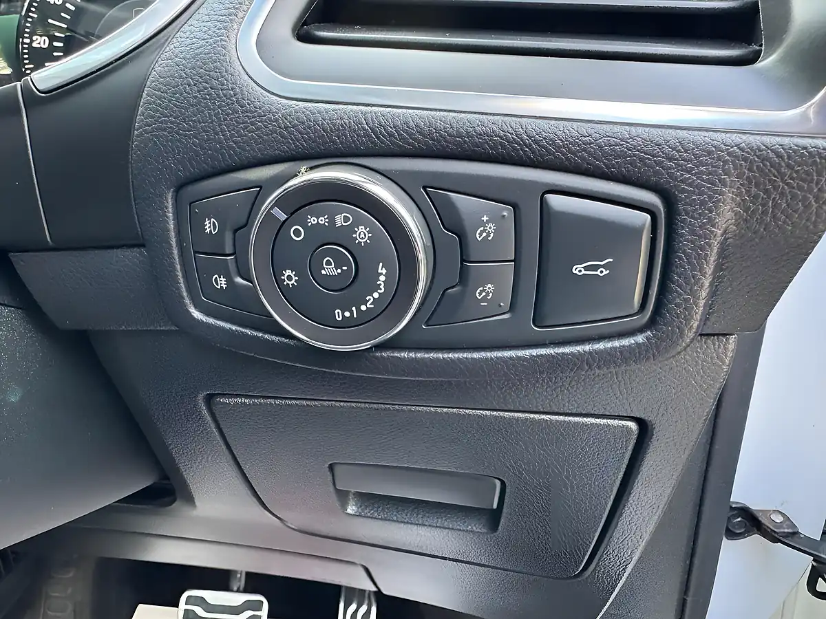 Used 2016 Ford Edge Sport White - Interior and Exterior details 13
