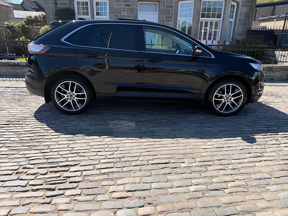 Used 2016 Ford Edge Titanium Shadow Black - Interior and Exterior details 4