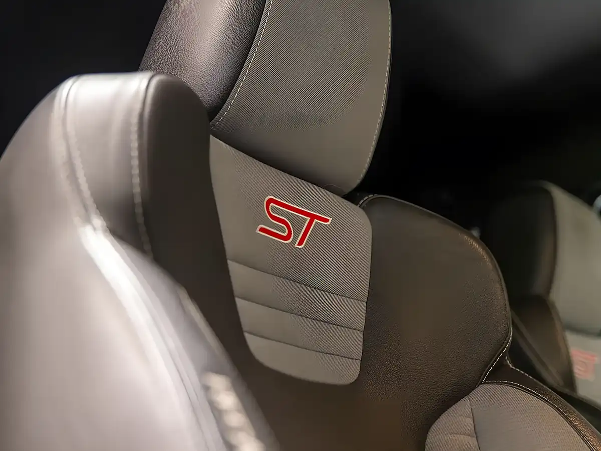 Used 2016 Ford Fiesta ST-2 Black - Interior and Exterior details 16