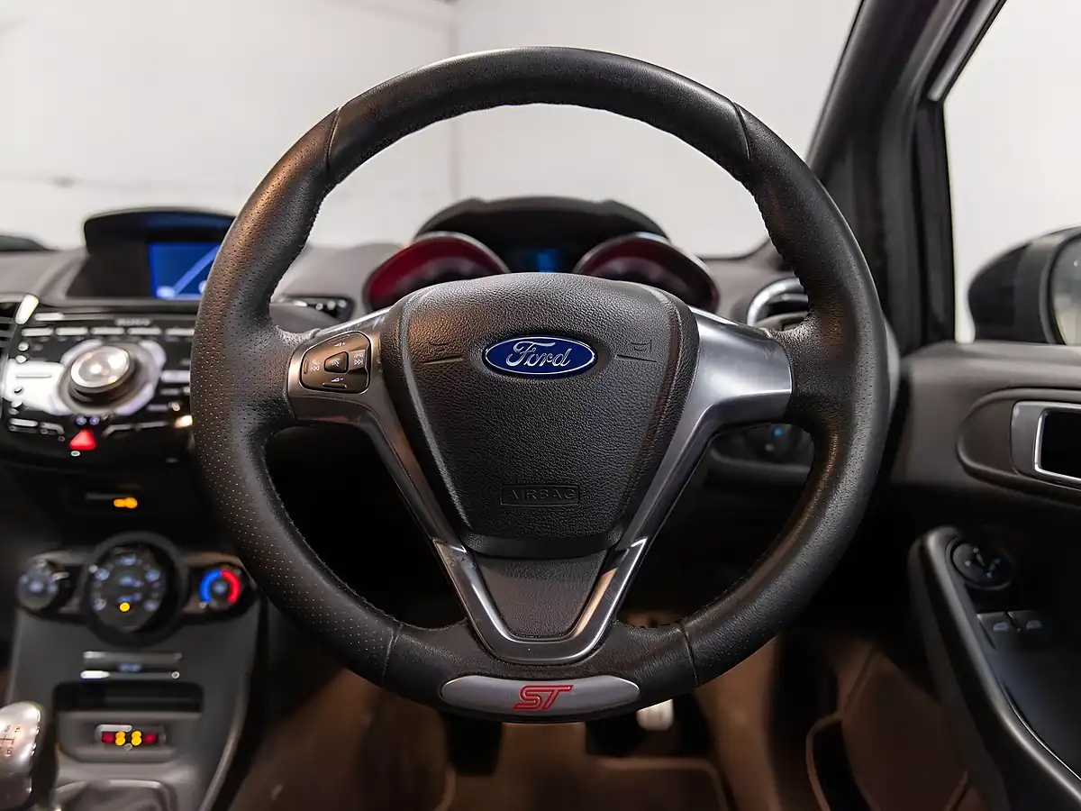 Used 2016 Ford Fiesta ST-2 Black - Interior and Exterior details 16