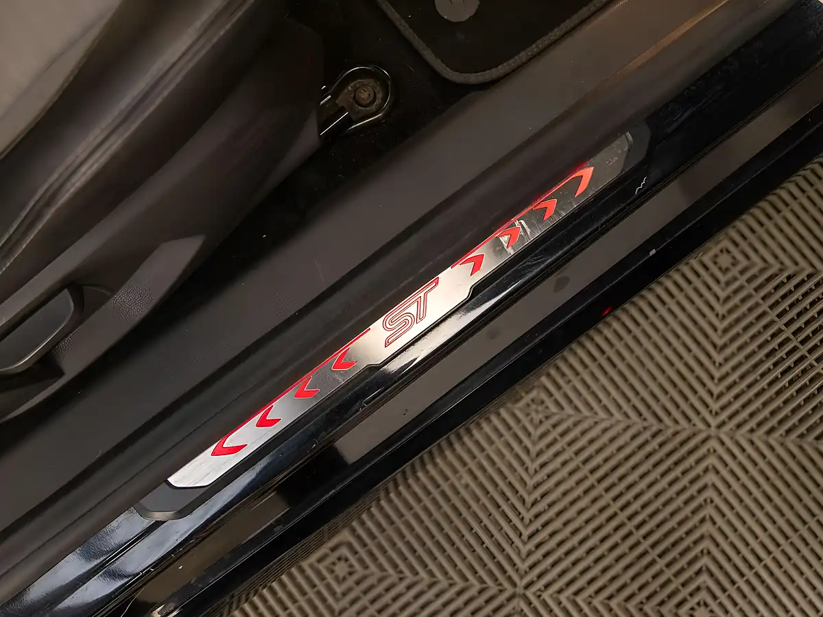 Used 2016 Ford Fiesta ST-2 Black - Interior and Exterior details 19