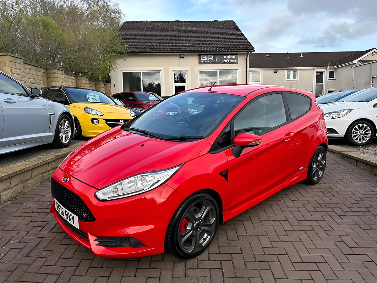 Used 2016 Ford Fiesta ST-2 Red - Front View
