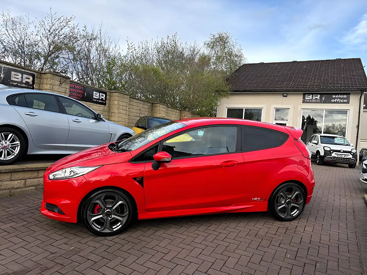 Used 2016 Ford Fiesta ST-2 Red - Interior and Exterior details 5