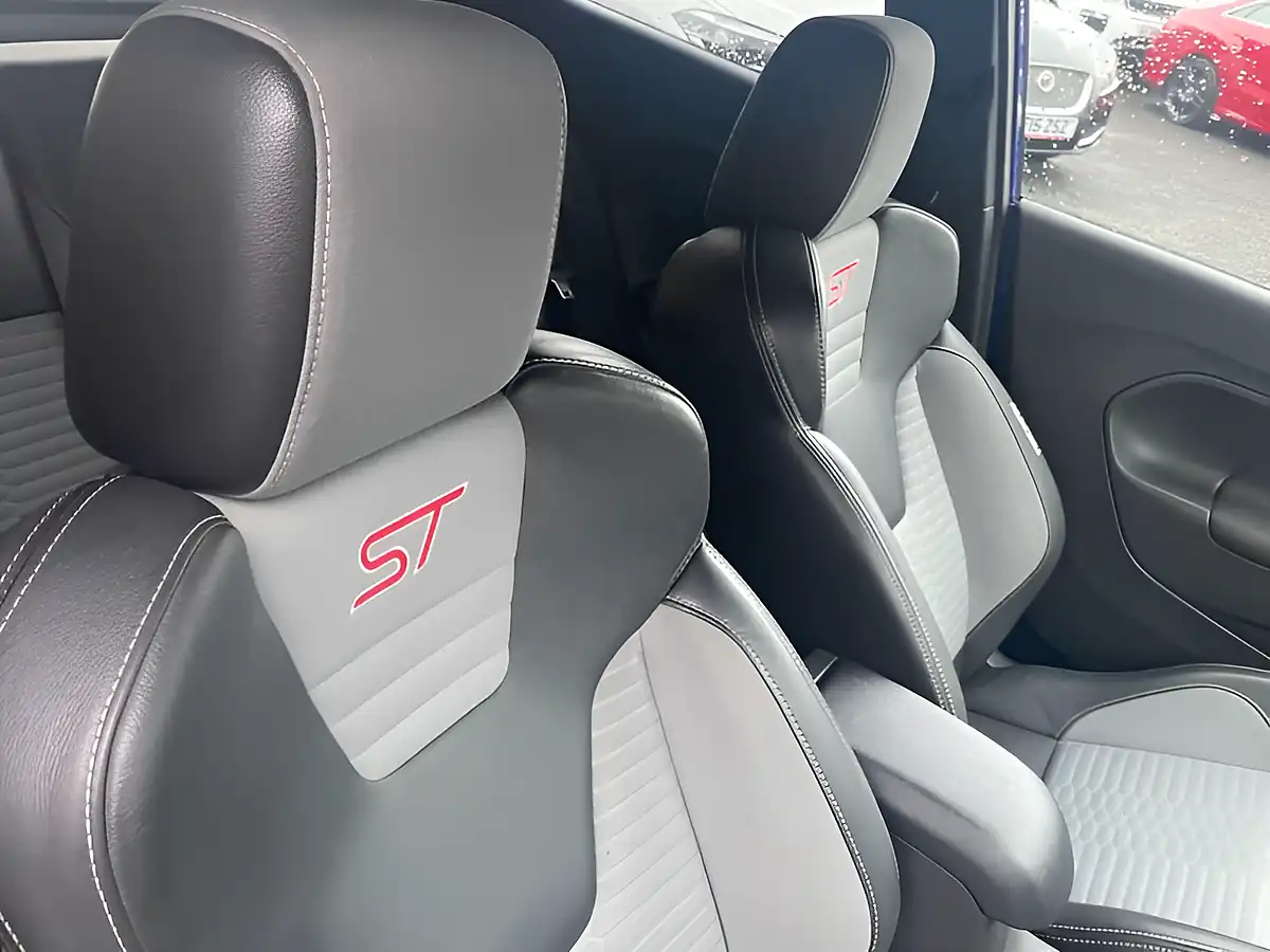Used 2016 Ford Fiesta ST-3 Blue - Interior and Exterior details 14