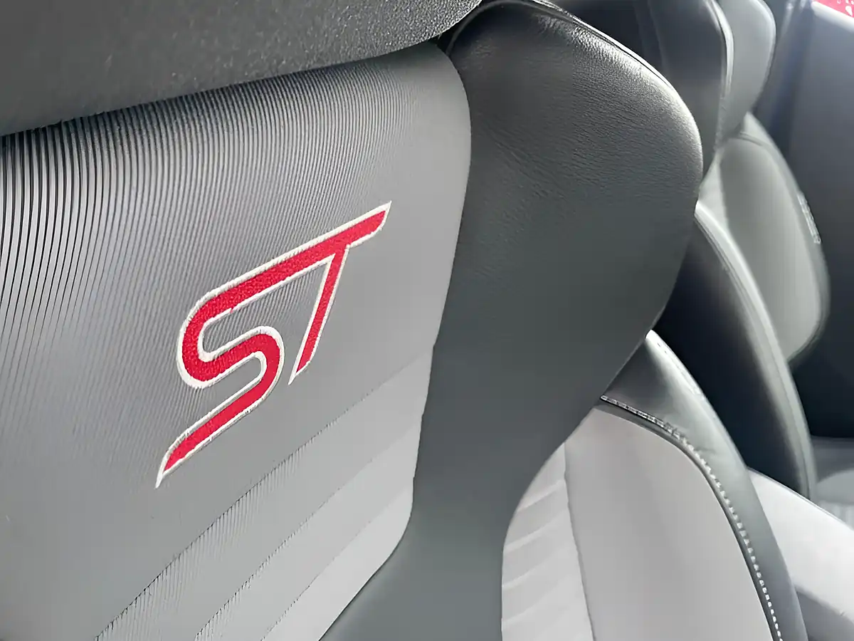 Used 2016 Ford Fiesta ST-3 Blue - Interior and Exterior details 15