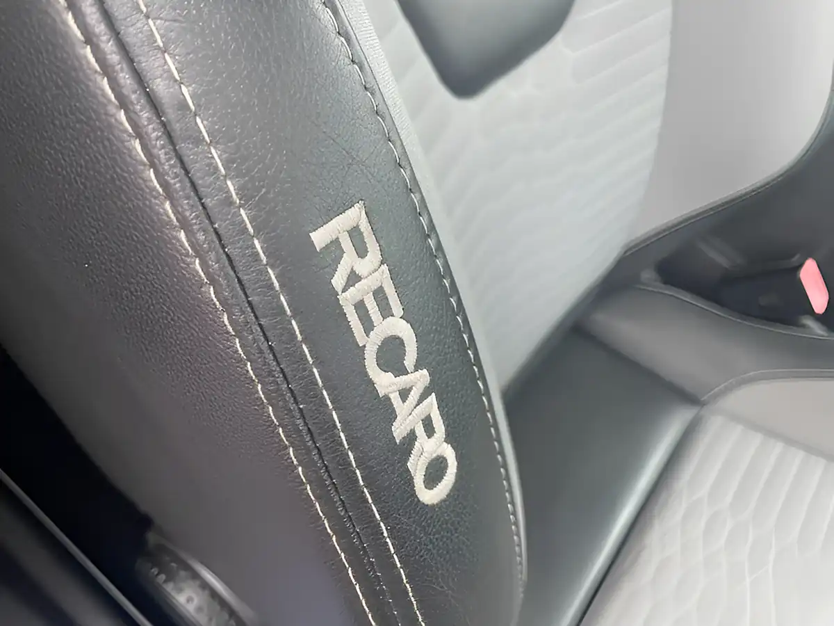Used 2016 Ford Fiesta ST-3 Blue - Interior and Exterior details 16