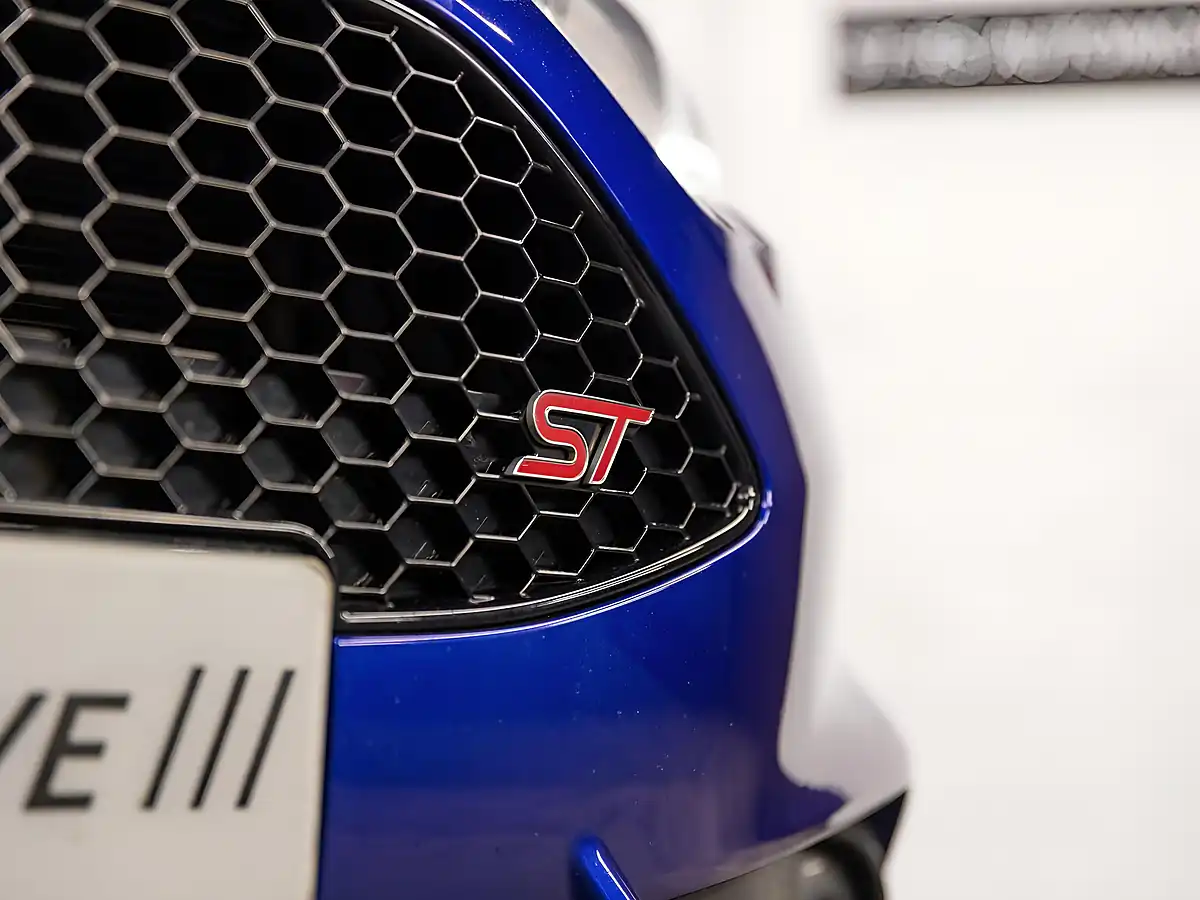 Used 2016 Ford Fiesta ST-3 Blue - Interior and Exterior details 16