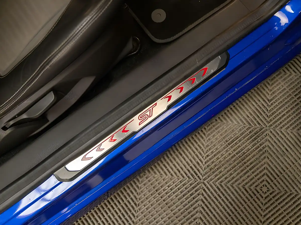 Used 2016 Ford Fiesta ST-3 Blue - Interior and Exterior details 19