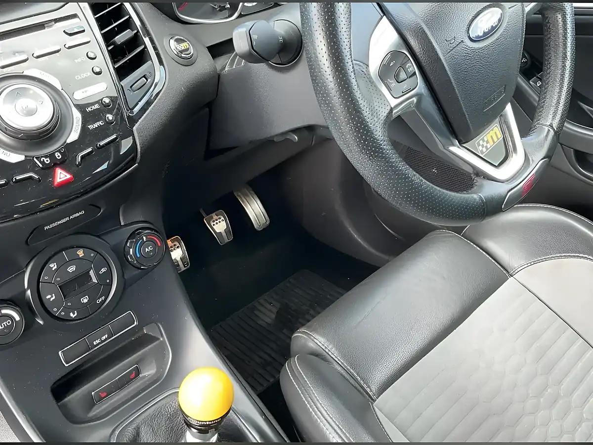 Used 2016 Ford Fiesta ST-3 Blue - Interior and Exterior details 11
