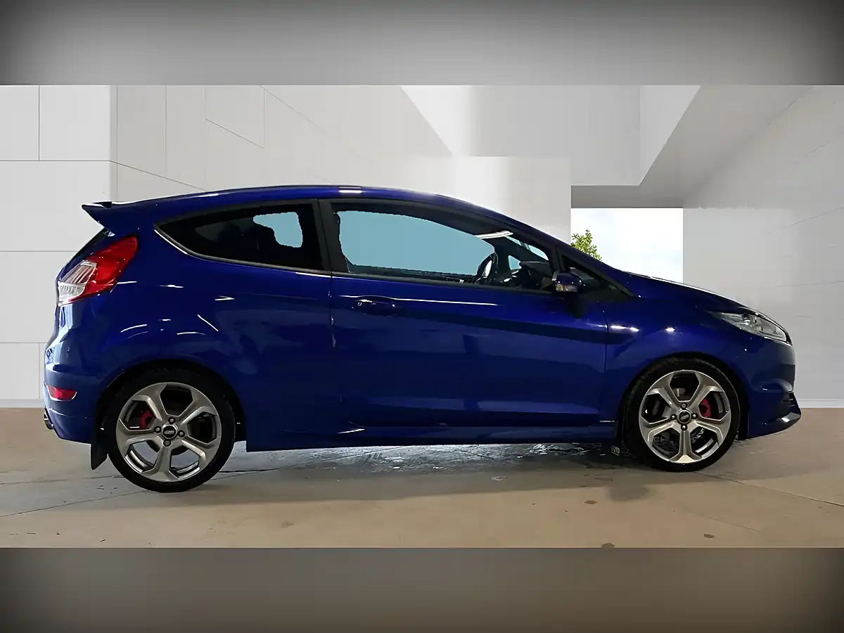 Used 2016 Ford Fiesta ST-3 Blue - Interior and Exterior details 6