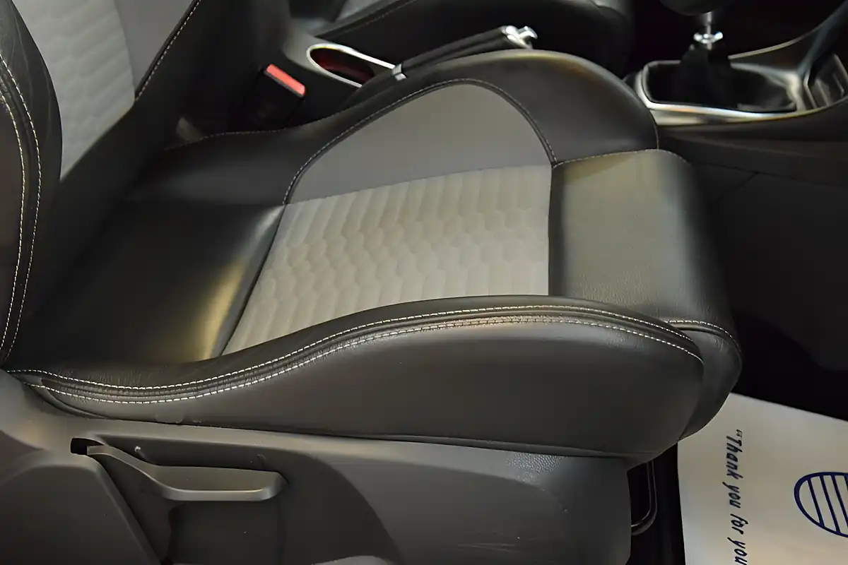 Used 2016 Ford Fiesta ST-3 Blue - Interior and Exterior details 10