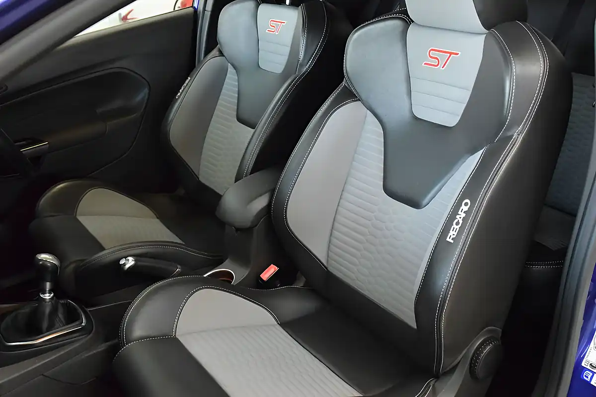 Used 2016 Ford Fiesta ST-3 Blue - Interior and Exterior details 15