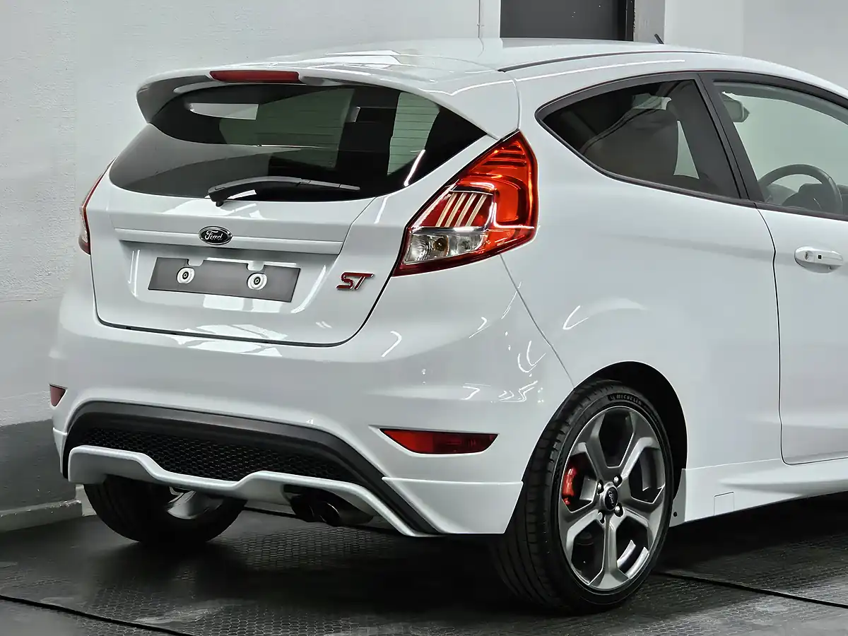 Used 2016 Ford Fiesta ST-3 Frozen White - Interior and Exterior details 10