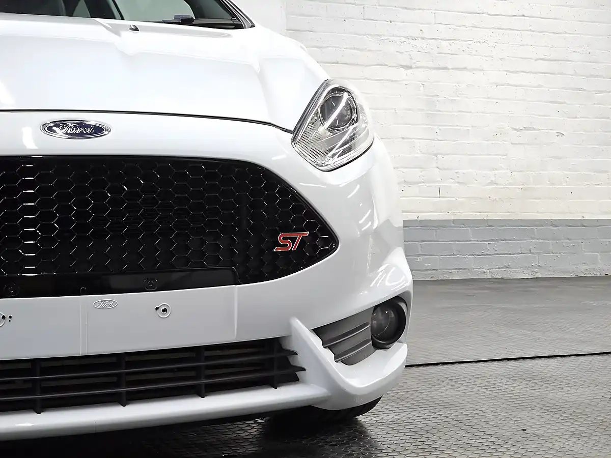 Used 2016 Ford Fiesta ST-3 Frozen White - Interior and Exterior details 19