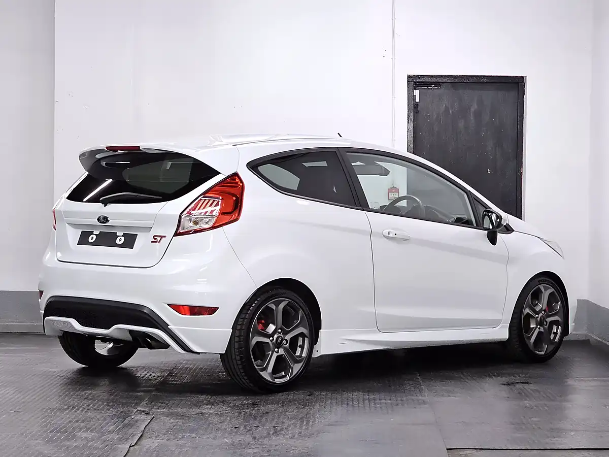 Used 2016 Ford Fiesta ST-3 Frozen White - Interior and Exterior details 7