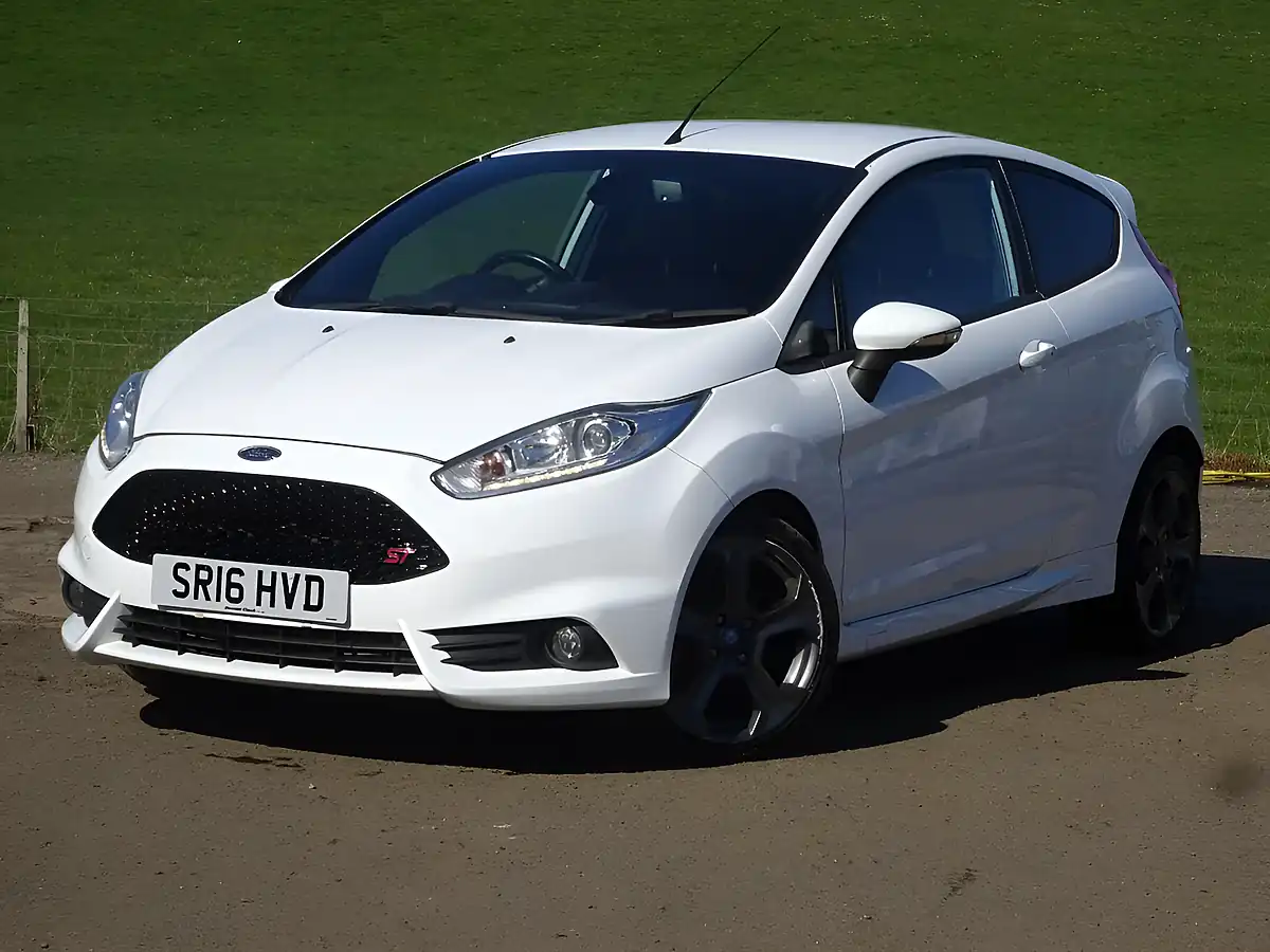 Used 2016 Ford Fiesta ST-3 Frozen White - Interior and Exterior details 10