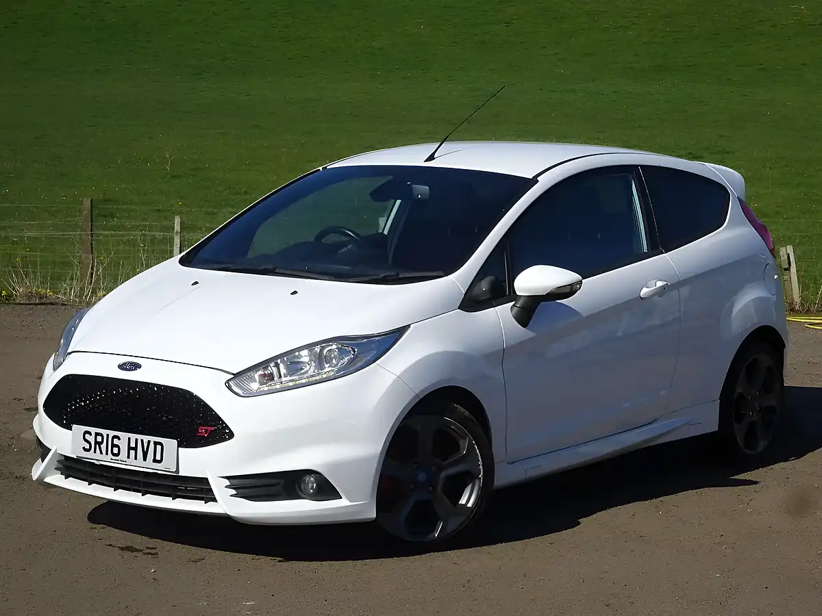 Used 2016 Ford Fiesta ST-3 Frozen White - Interior and Exterior details 11