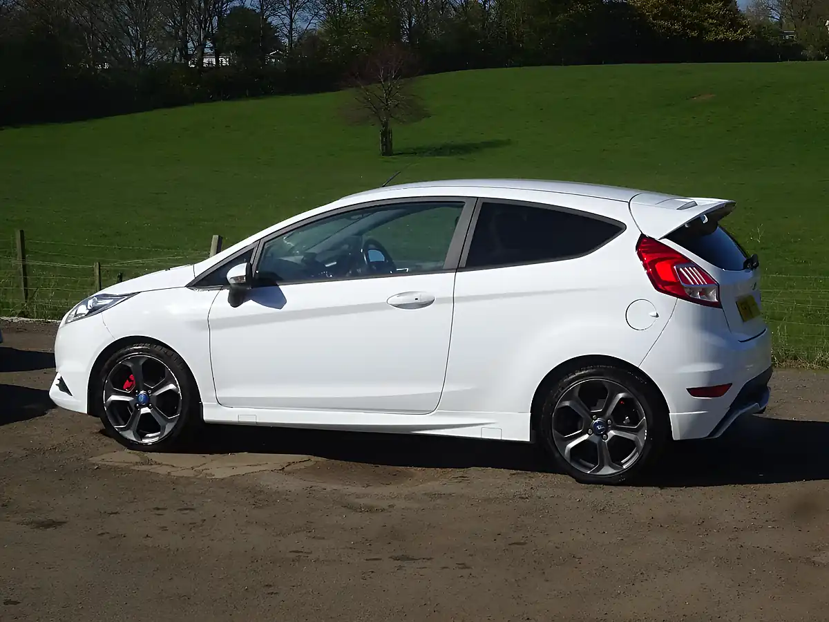 Used 2016 Ford Fiesta ST-3 Frozen White - Interior and Exterior details 12
