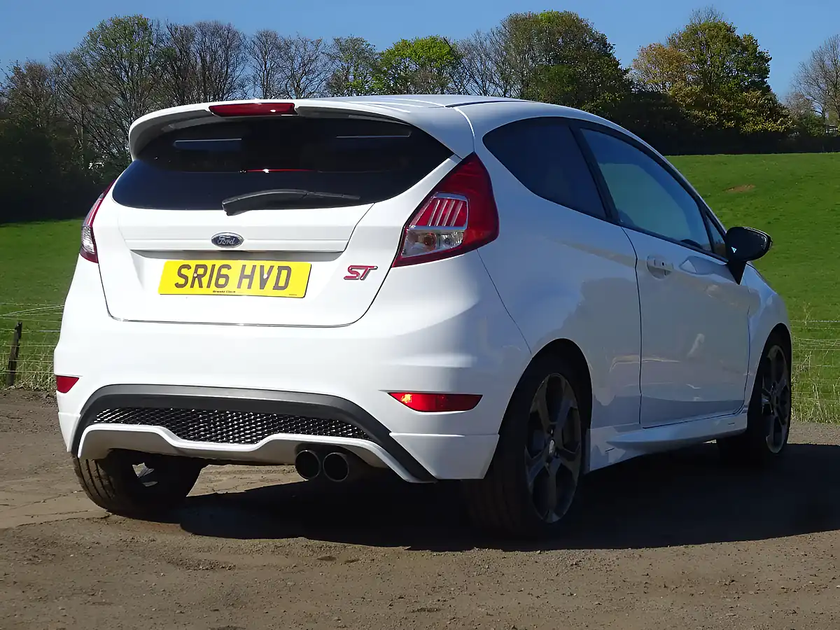Used 2016 Ford Fiesta ST-3 Frozen White - Interior and Exterior details 16
