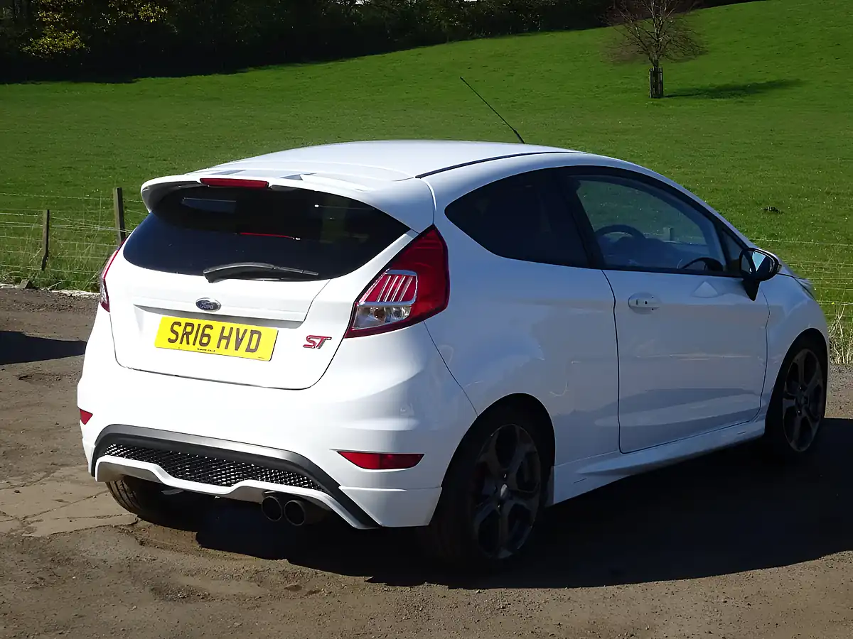 Used 2016 Ford Fiesta ST-3 Frozen White - Interior and Exterior details 17