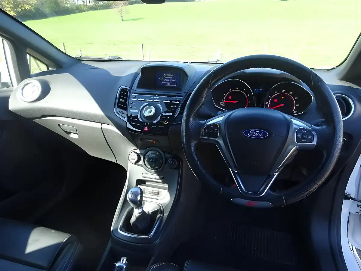 Used 2016 Ford Fiesta ST-3 Frozen White - Interior and Exterior details 19