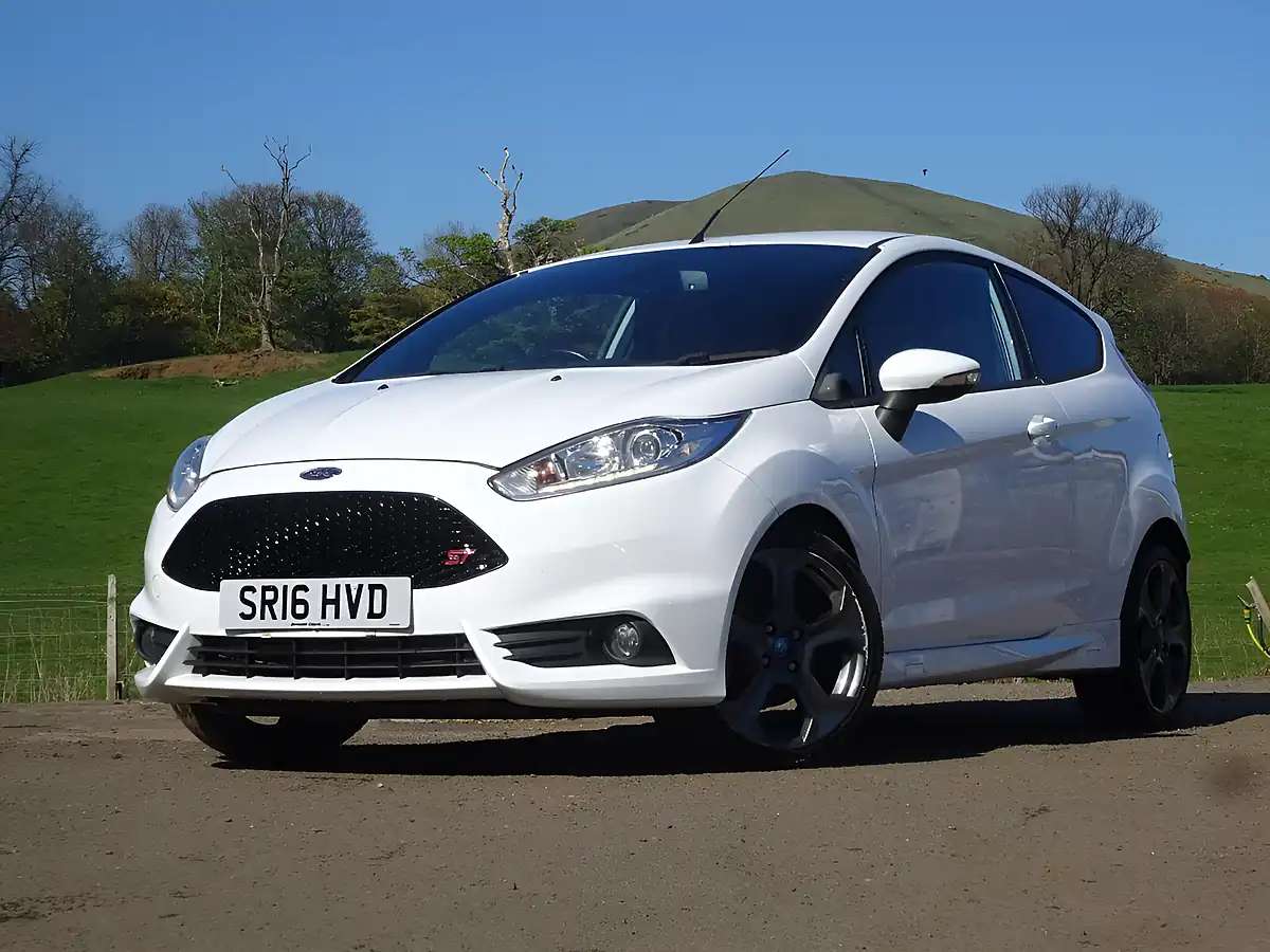Used 2016 Ford Fiesta ST-3 Frozen White - Interior and Exterior details 2