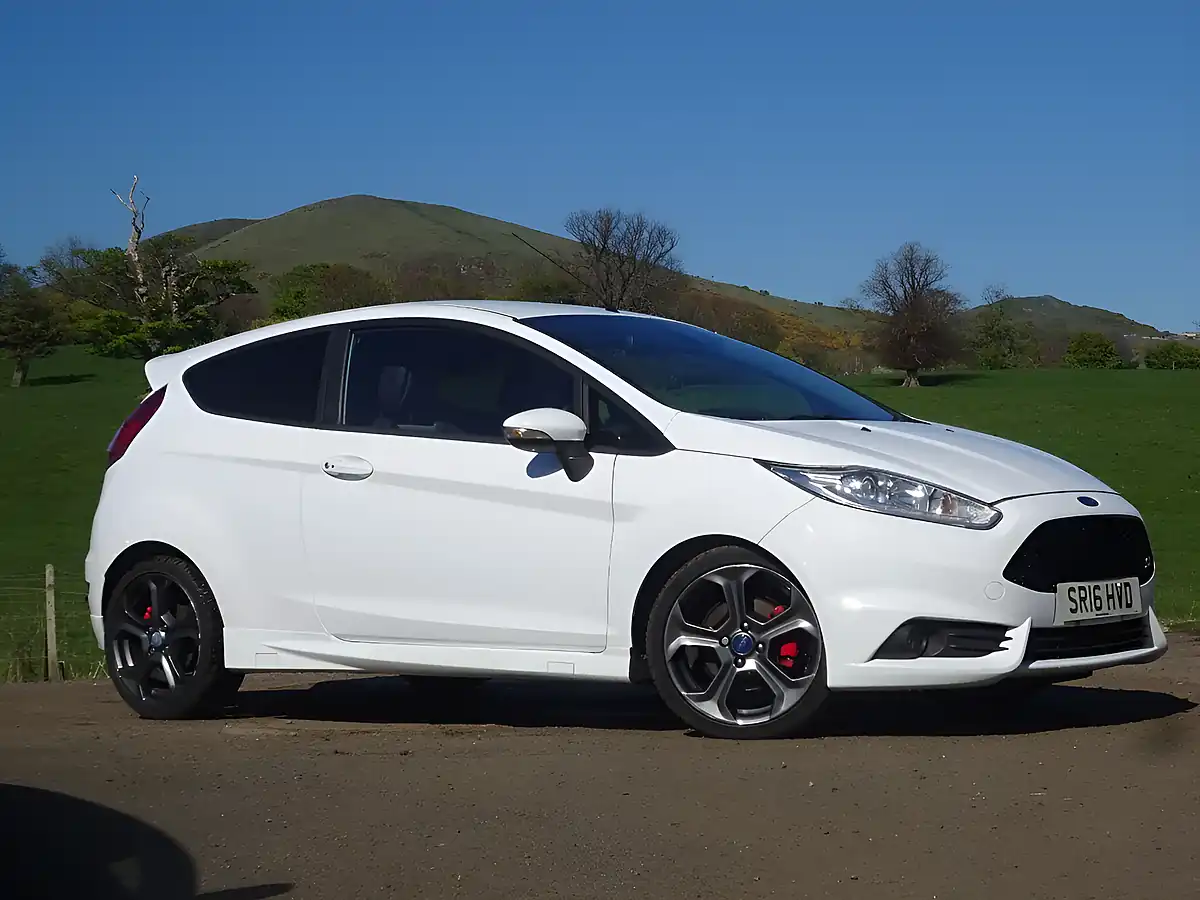 Used 2016 Ford Fiesta ST-3 Frozen White - Interior and Exterior details 5