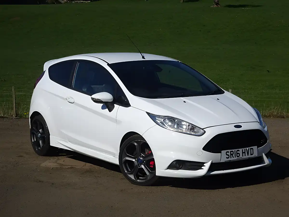 Used 2016 Ford Fiesta ST-3 Frozen White - Interior and Exterior details 6