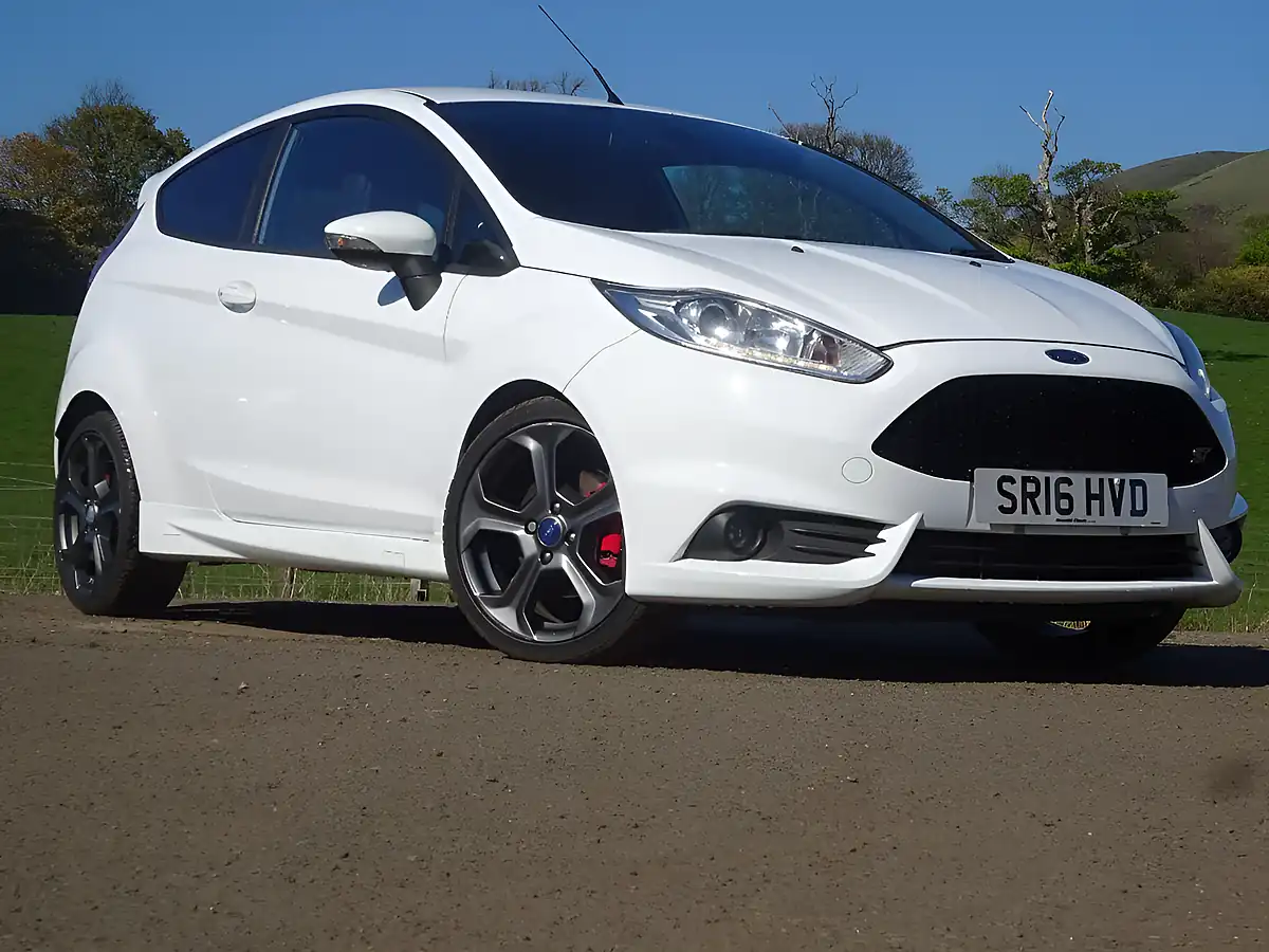 Used 2016 Ford Fiesta ST-3 Frozen White - Interior and Exterior details 7