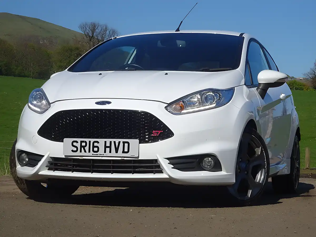 Used 2016 Ford Fiesta ST-3 Frozen White - Interior and Exterior details 9