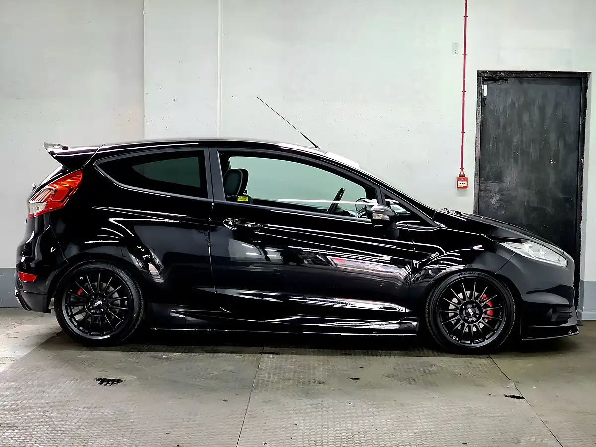 Used 2016 Ford Fiesta ST-3 Panther Black - Interior and Exterior details 4