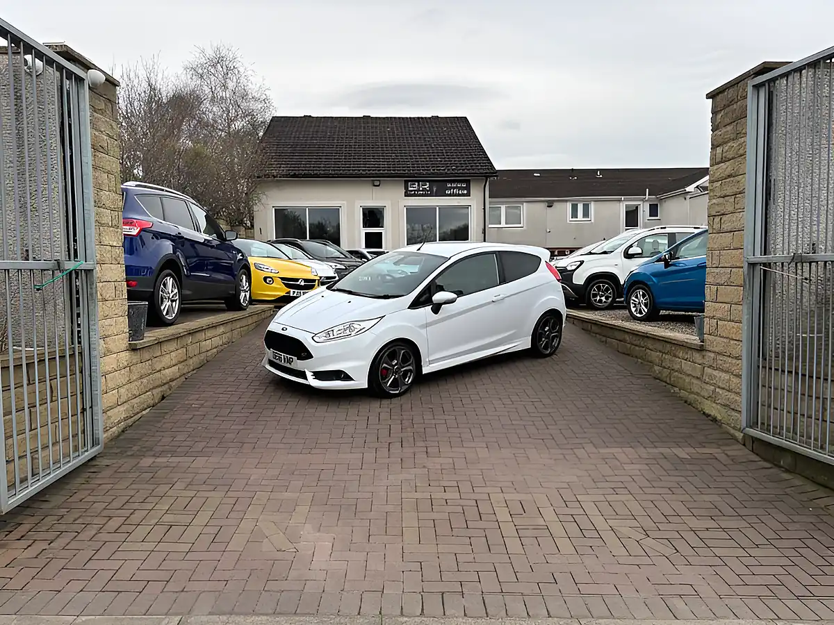 Used 2016 Ford Fiesta ST-3 White - Interior and Exterior details 3