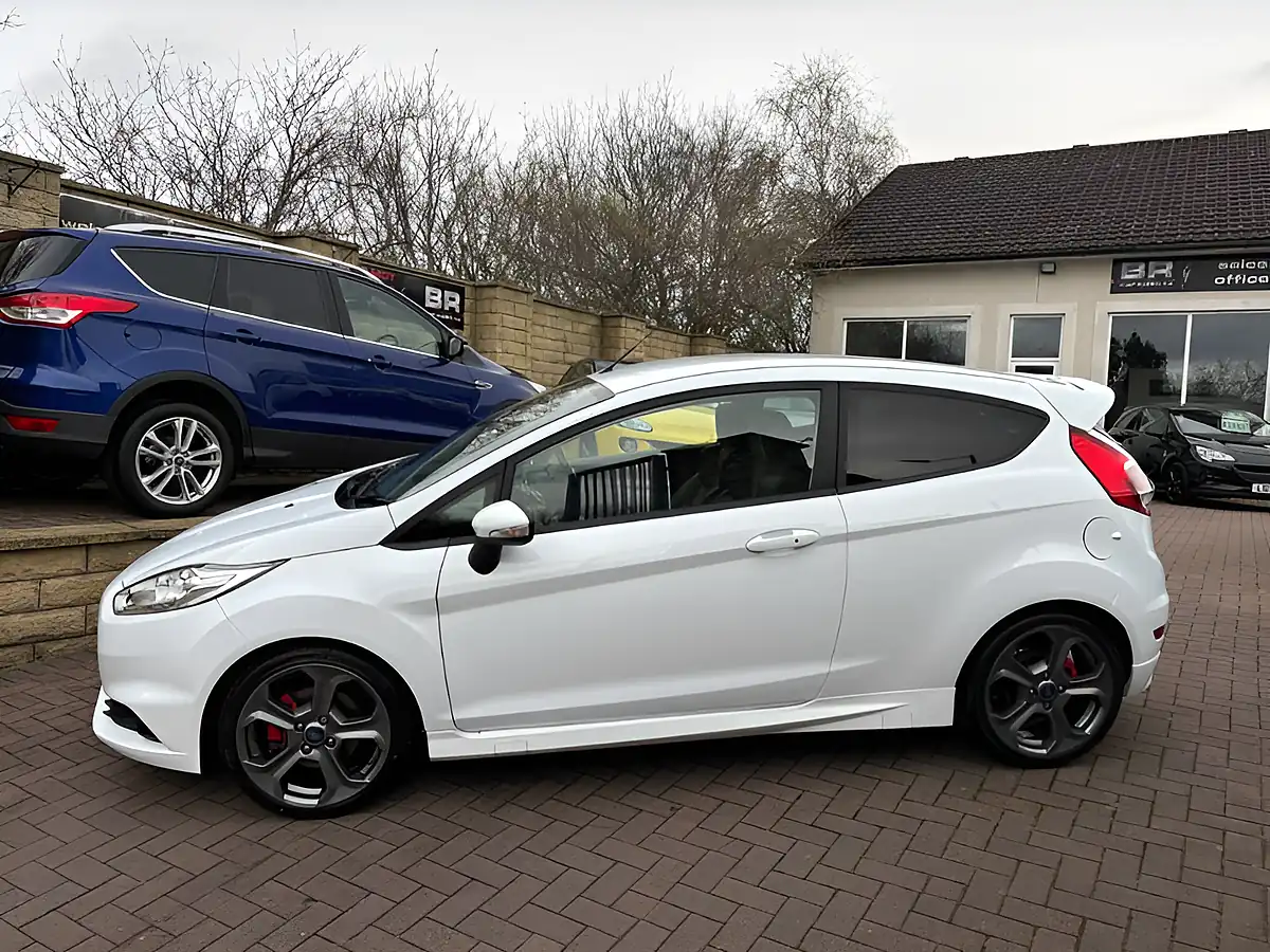 Used 2016 Ford Fiesta ST-3 White - Interior and Exterior details 5