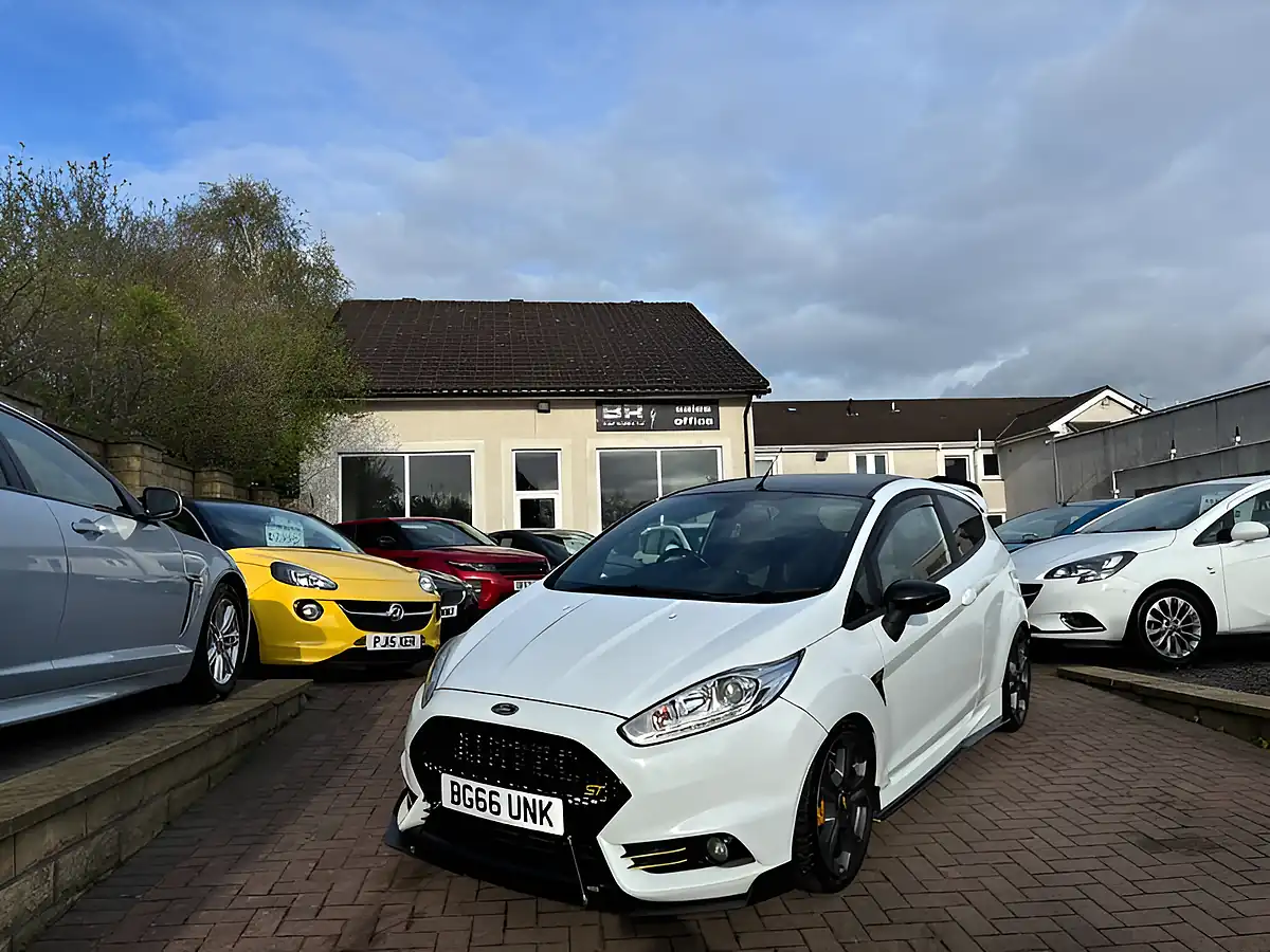 Used 2016 Ford Fiesta ST-3 White - Interior and Exterior details 4