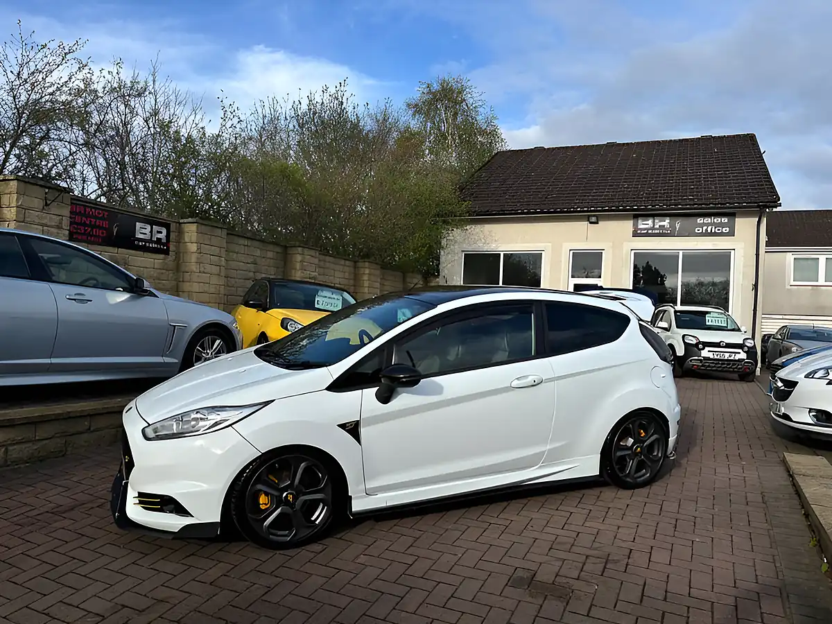 Used 2016 Ford Fiesta ST-3 White - Interior and Exterior details 5