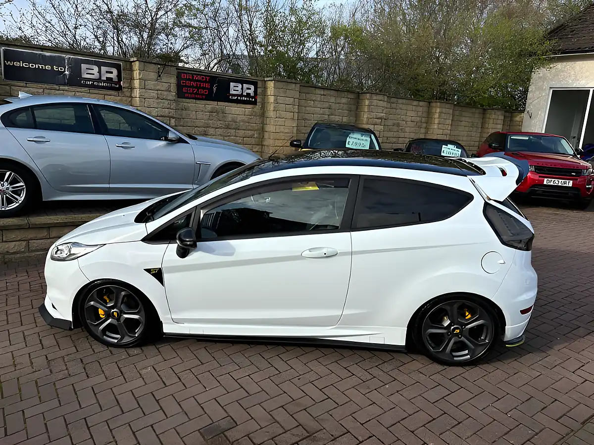 Used 2016 Ford Fiesta ST-3 White - Interior and Exterior details 6