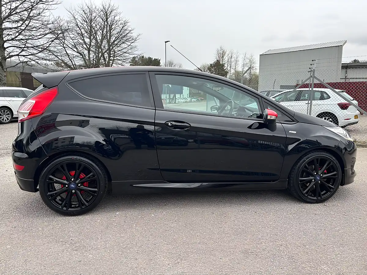 Used 2016 Ford Fiesta ST-Line Black - Interior and Exterior details 11