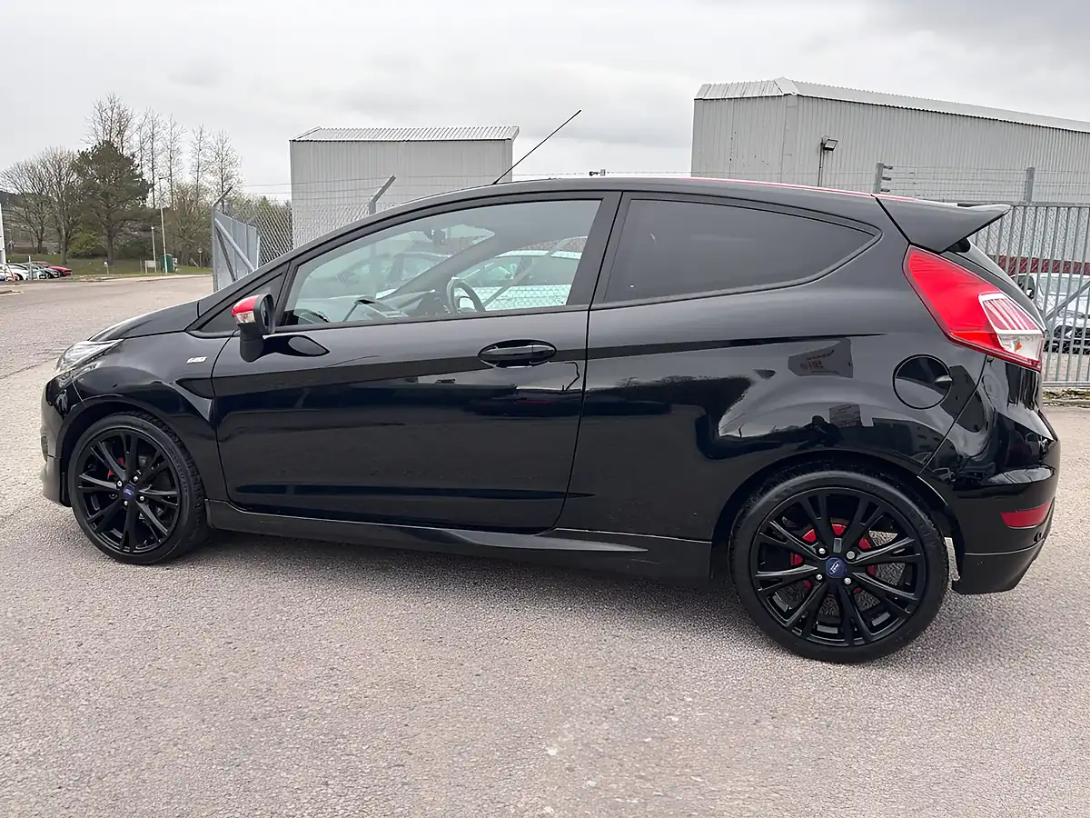 Used 2016 Ford Fiesta ST-Line Black - Interior and Exterior details 8