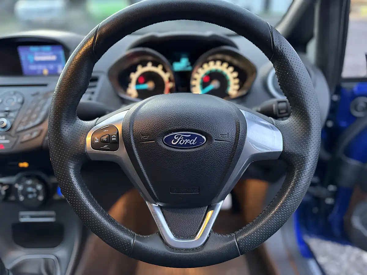 Used 2016 Ford Fiesta ST-Line Blue - Interior and Exterior details 13