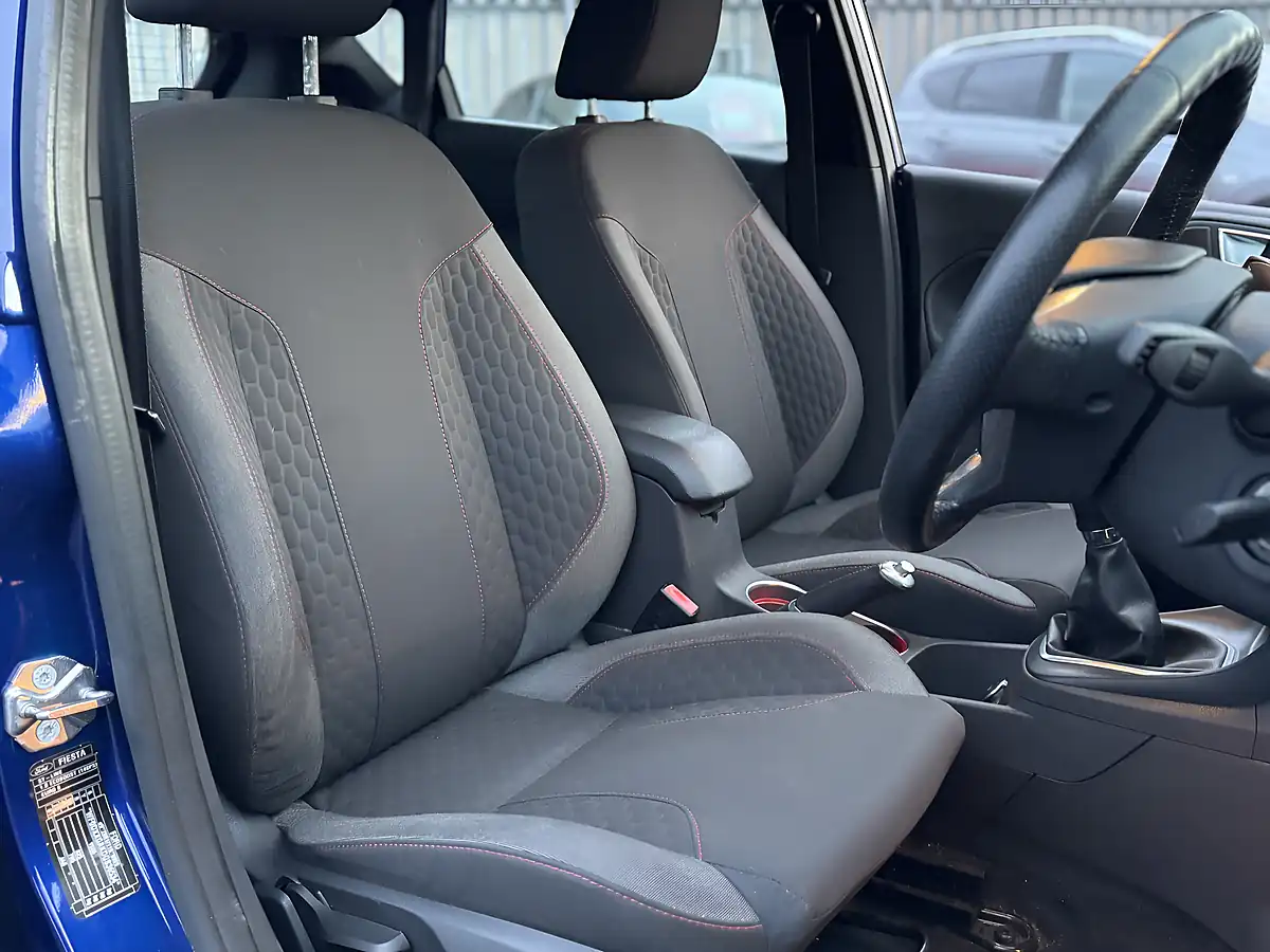 Used 2016 Ford Fiesta ST-Line Blue - Interior and Exterior details 17