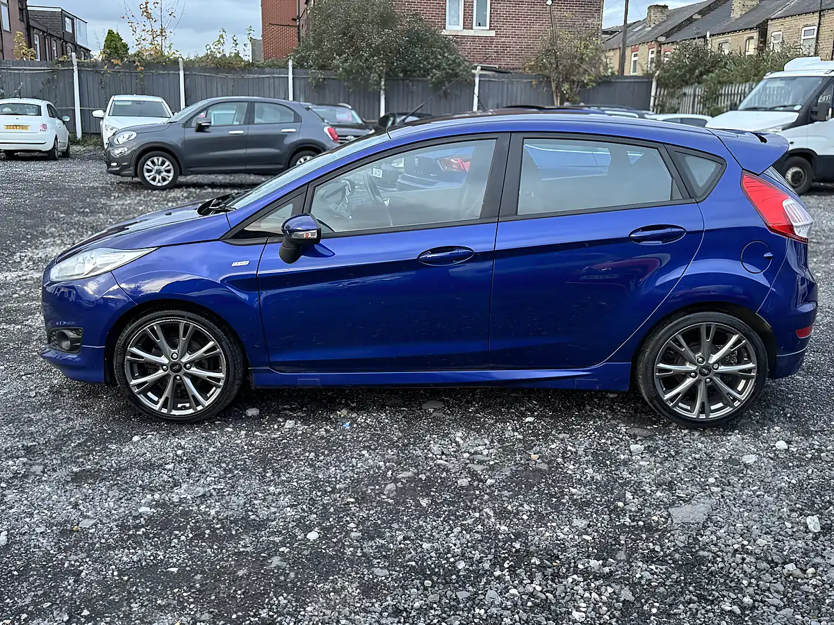 Used 2016 Ford Fiesta ST-Line Blue - Interior and Exterior details 4
