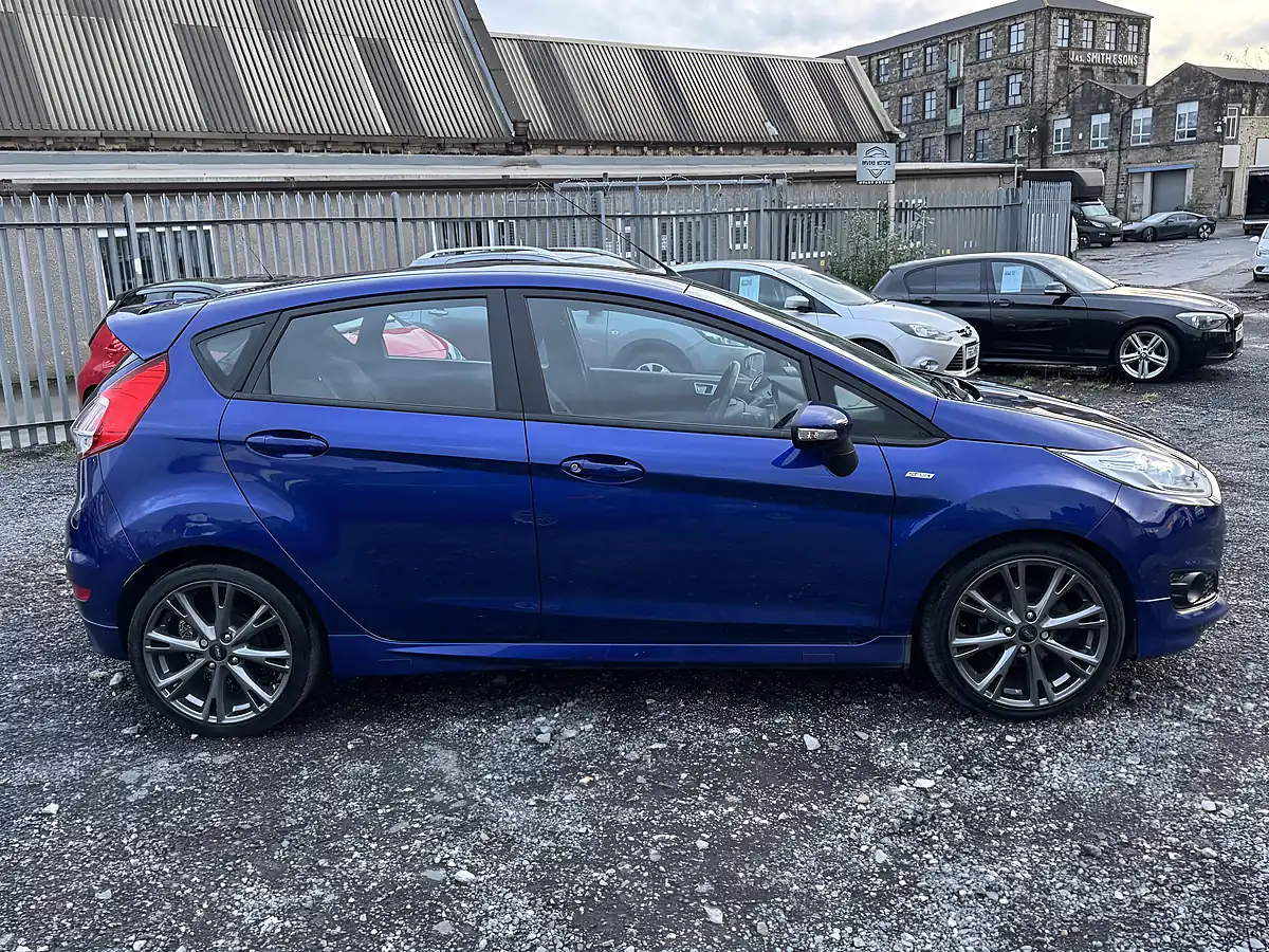 Used 2016 Ford Fiesta ST-Line Blue - Interior and Exterior details 8