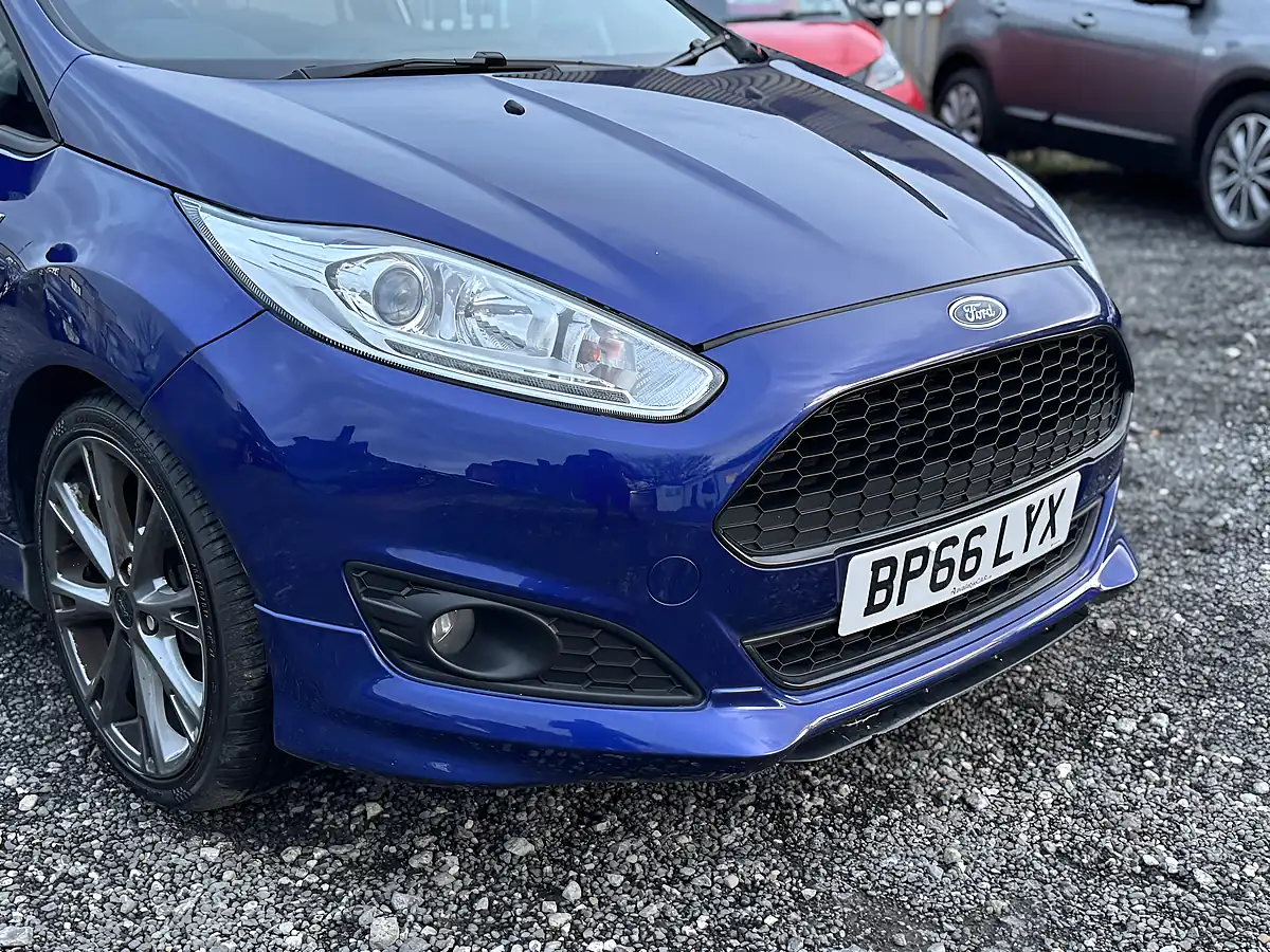 Used 2016 Ford Fiesta ST-Line Blue - Interior and Exterior details 9